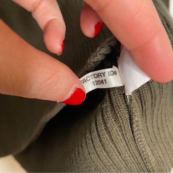 Vintage Express Olive Green Ribbed Knit Heavy Sweater Lace Up Neck Size XL - Picture 8 of 8